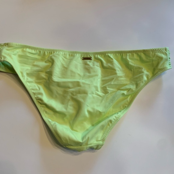 Victoria’s Secret Bikini - Picture 3 of 6